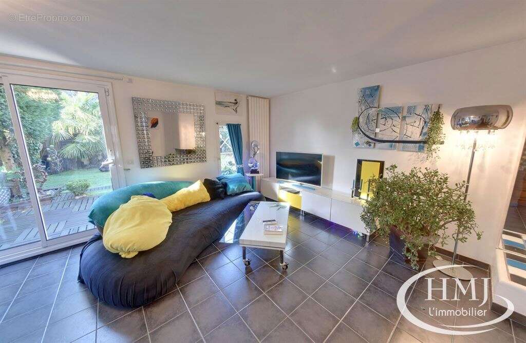 Maison à COURCOURONNES