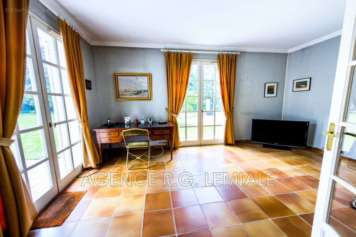 Maison 247 m² à Maisons-Laffitte  - photo 3