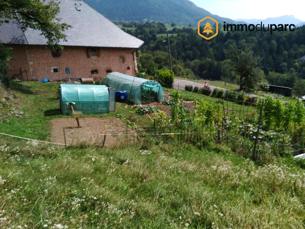Terrain à BELLECOMBE-EN-BAUGES