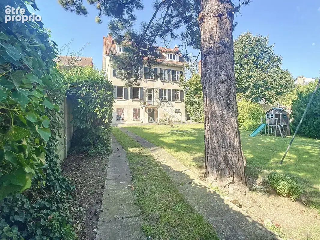 Maison d'époque au jardin extraordinaire de 1400m2 au coeur de ville - photo 16