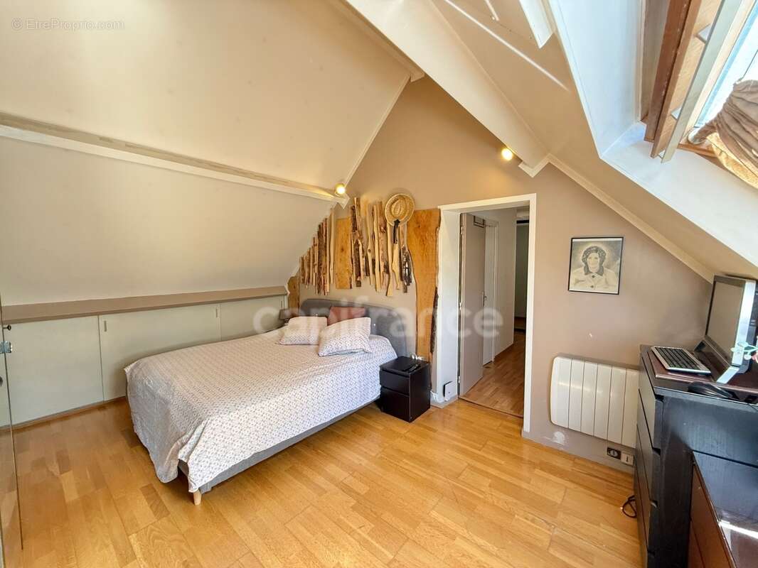 SOISY-SOUS-MONTMORENCY – Maison familiale 4 chambres avec jardin, garage et dépendance - photo 6