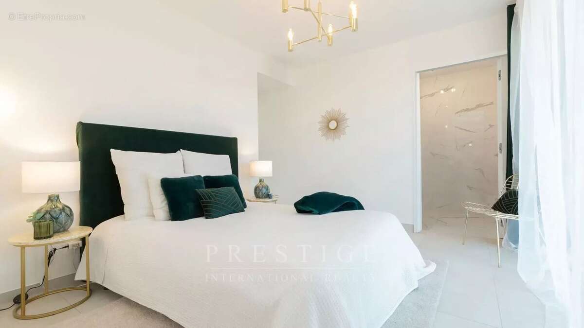 Appartement à SAINT-LAURENT-DU-VAR