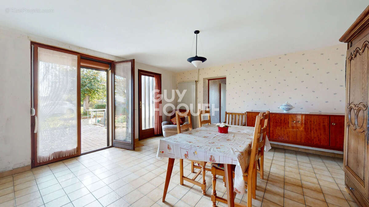 Maison à VELLEXON-QUEUTREY-ET-VAUDEY