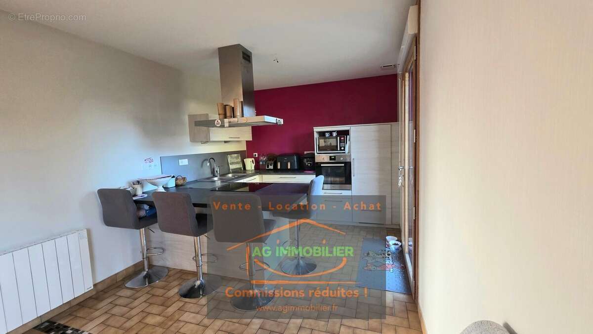 Maison à MONTGERMONT