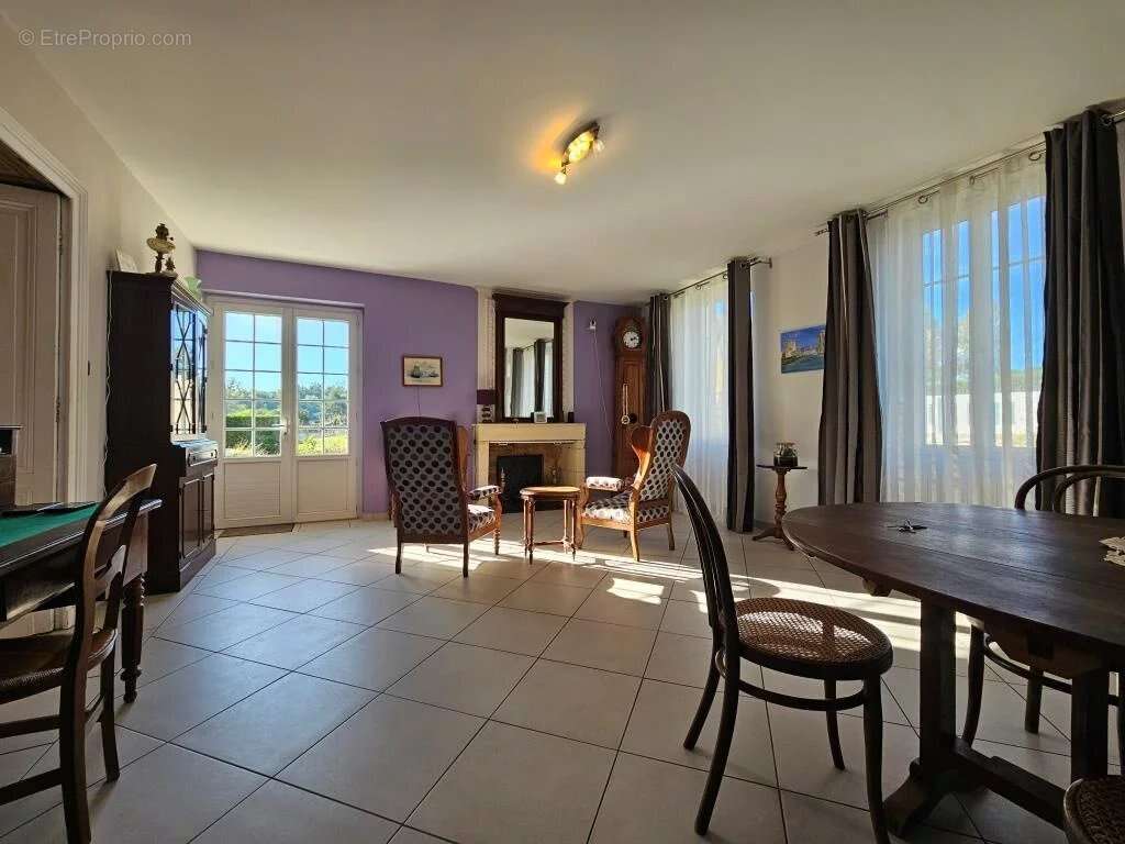 Maison à EYRANS