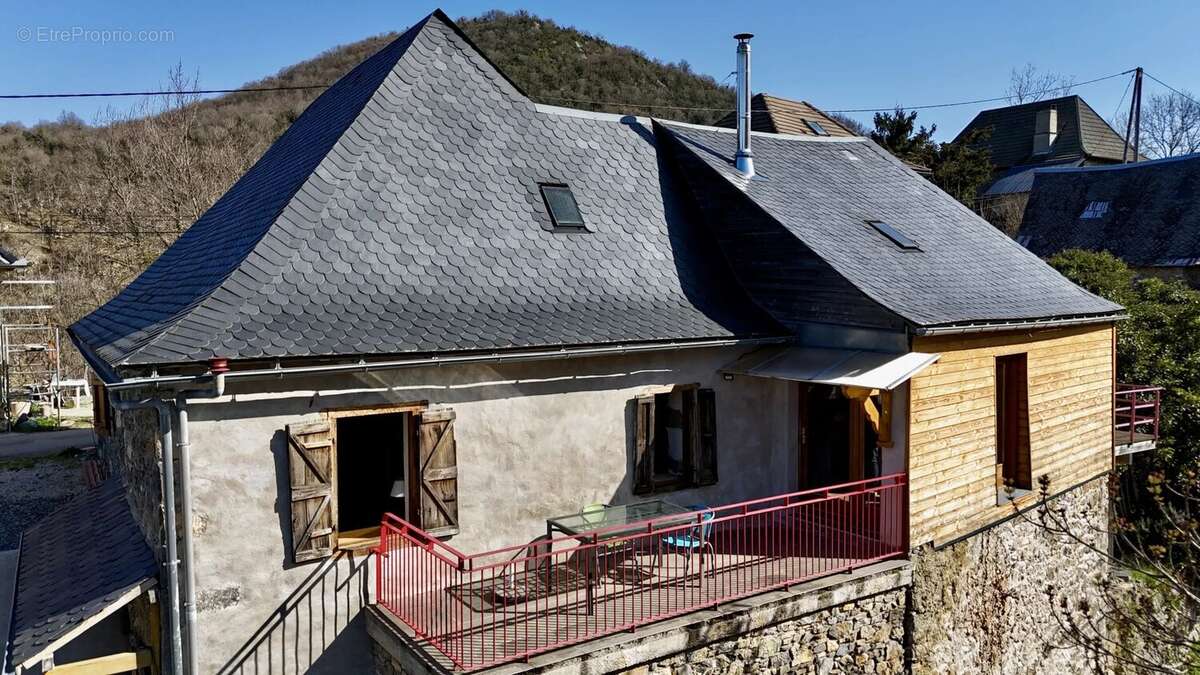 Maison à MOULIS