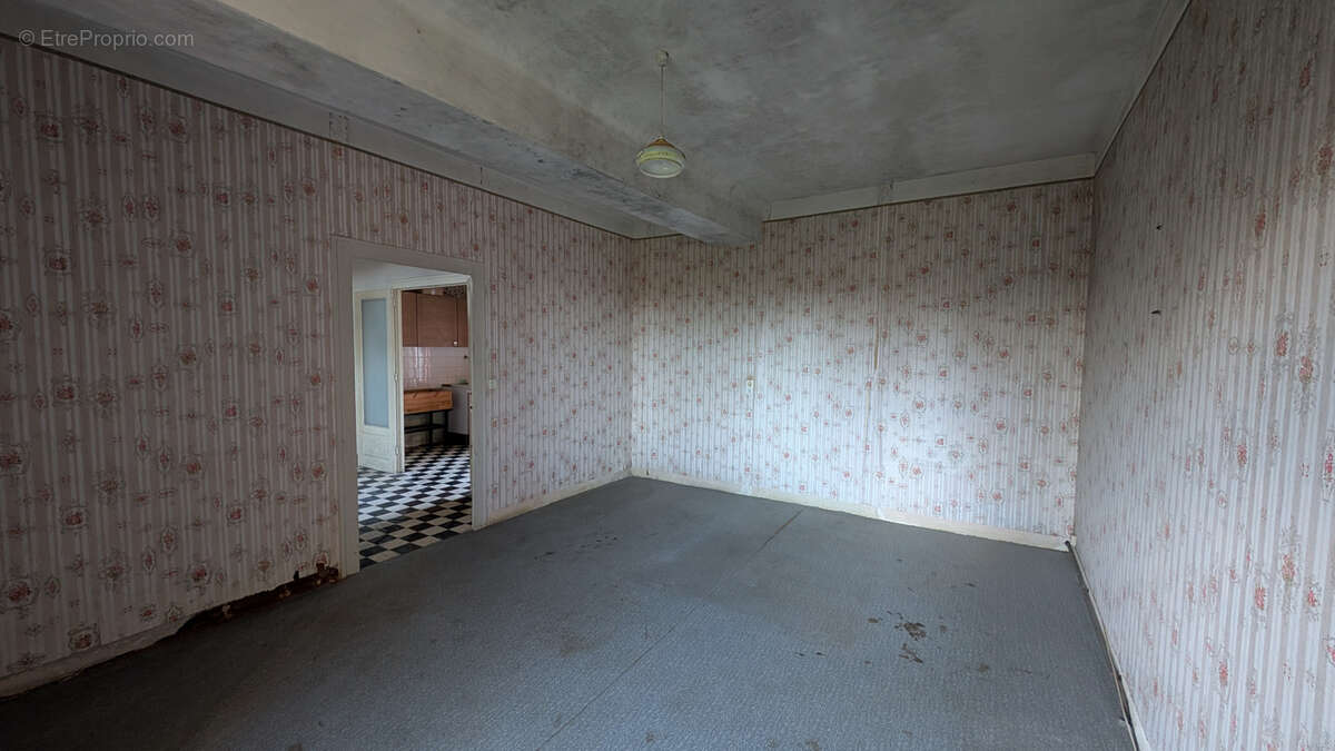 Maison à LES LANDES-GENUSSON