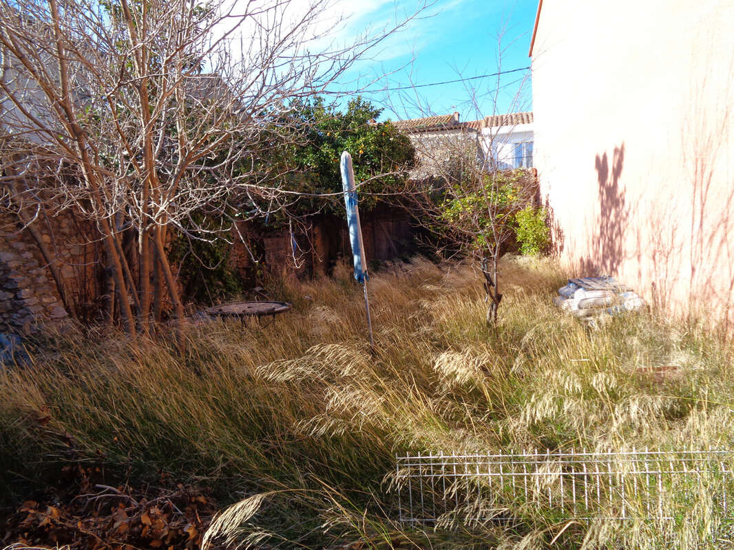 Terrain à OPOUL-PERILLOS