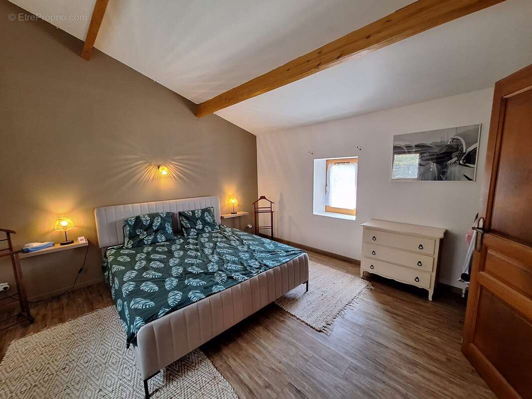 Maison à LACAPELLE-BIRON