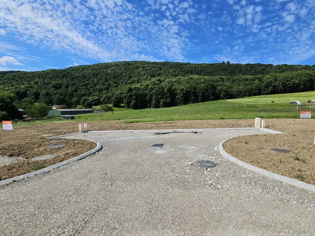 Terrain à SAINT-GERMAIN-LA-CHAMBOTTE