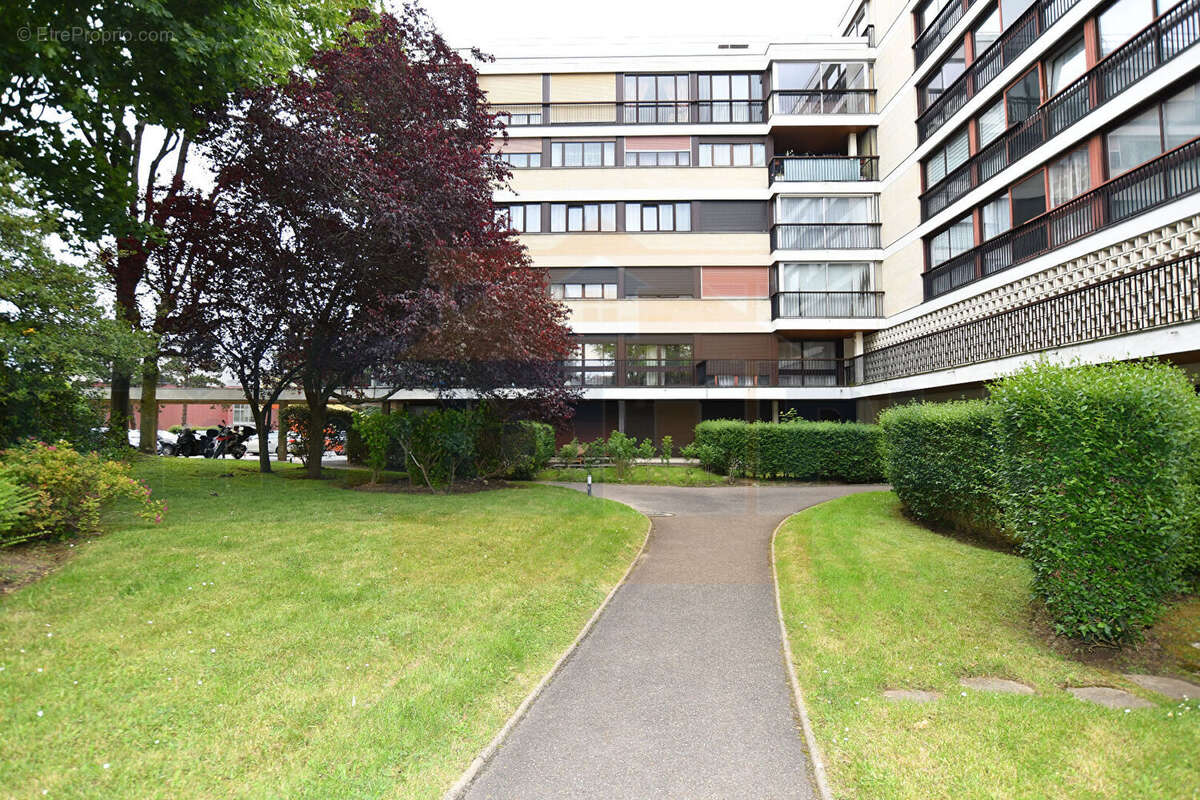 Appartement à FONTENAY-LE-FLEURY