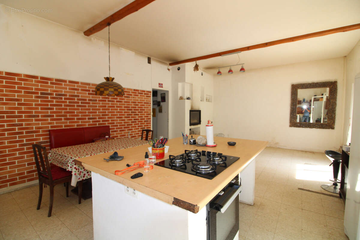 Maison de caractere d'un volume 333 m2  + dependance 86 m2. - photo 24