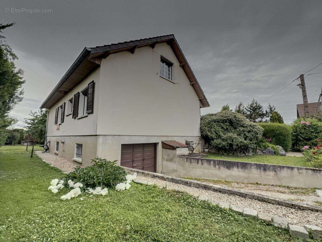 Maison à BRETENIERE