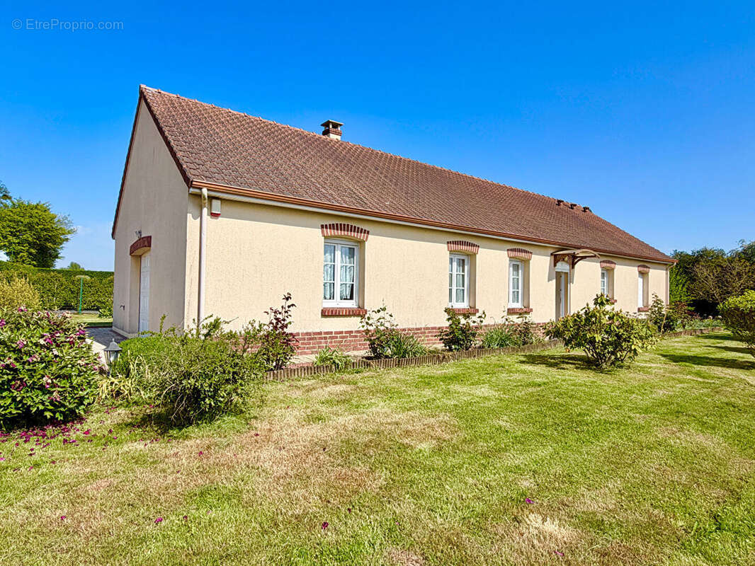 Maison à HETOMESNIL