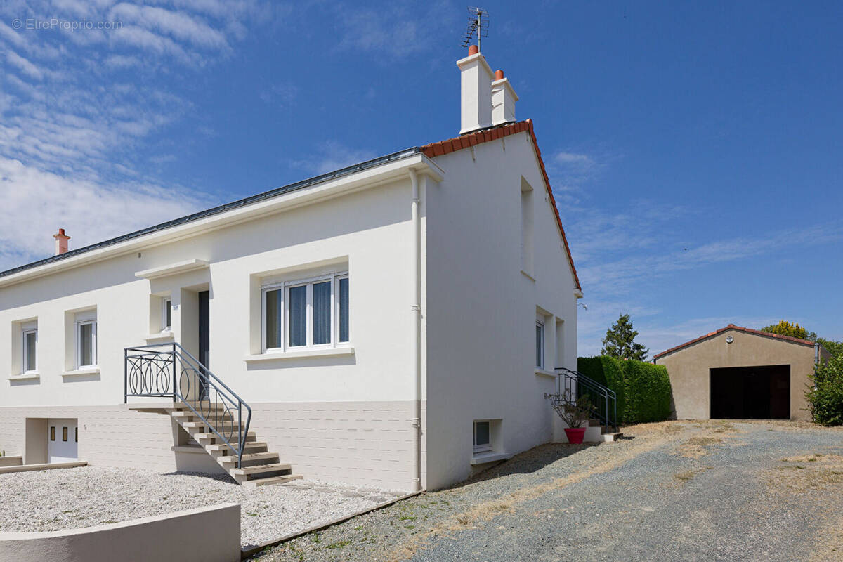 Maison à MONTAIGU