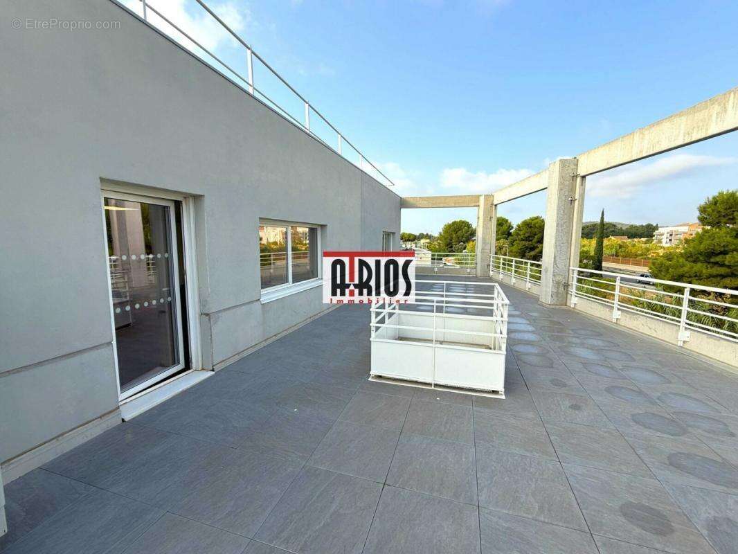 Commerce à LA FARLEDE