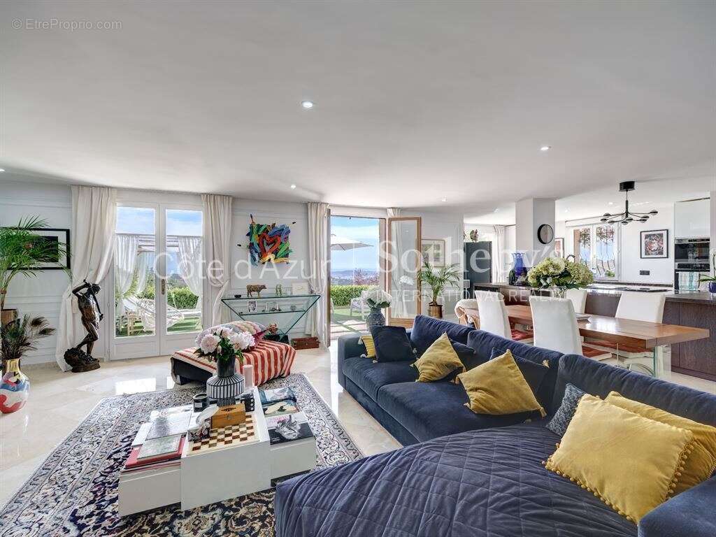 HAUTEURS DE CANNES VALLAURIS Maison rénovée avec vue mer dans hameau privé au calme absolu - photo 4