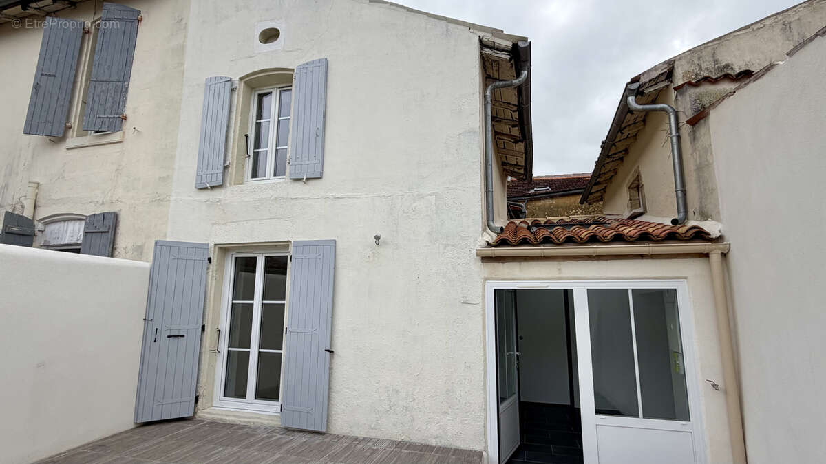 Maison à SAINT-JEAN-D'ANGELY