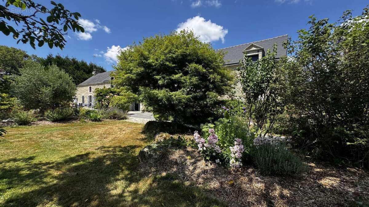 10 mn vannes  - longere renovee 300 m² - photo 26
