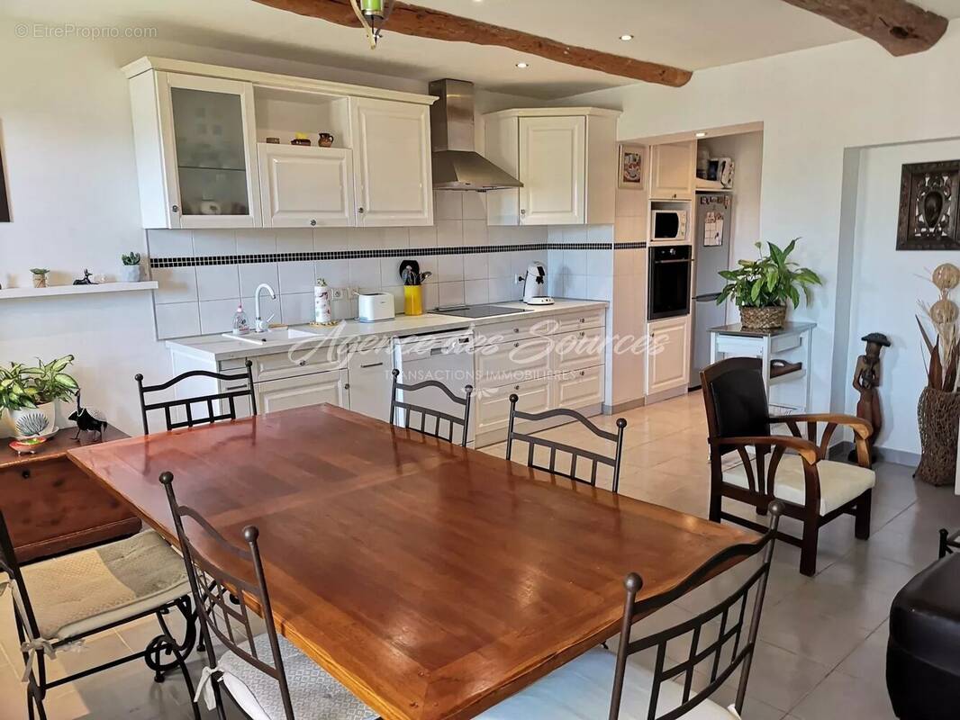 Appartement à VARAGES