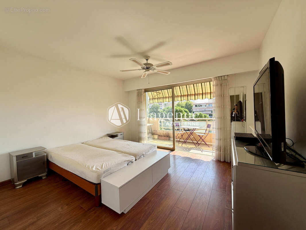 Appartement à SAINT-LAURENT-DU-VAR