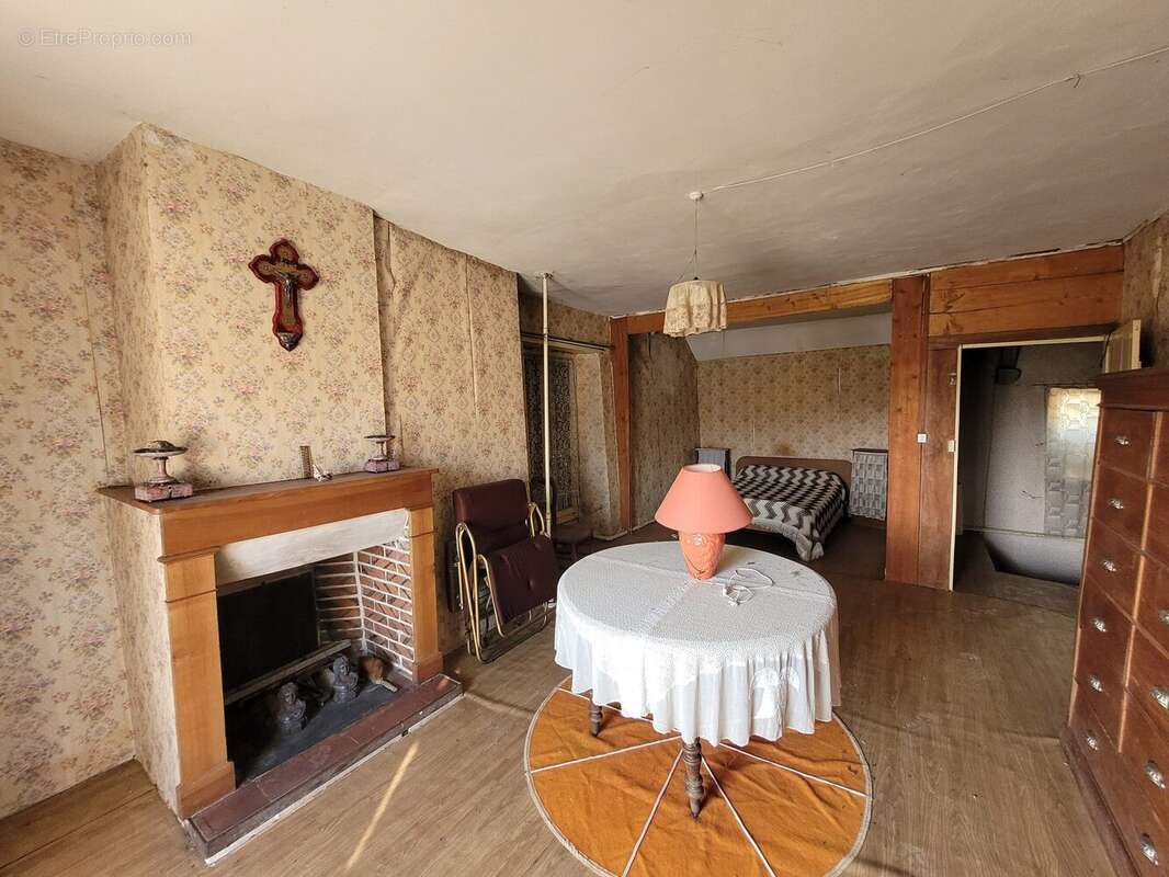 Maison à LA MADELEINE-BOUVET