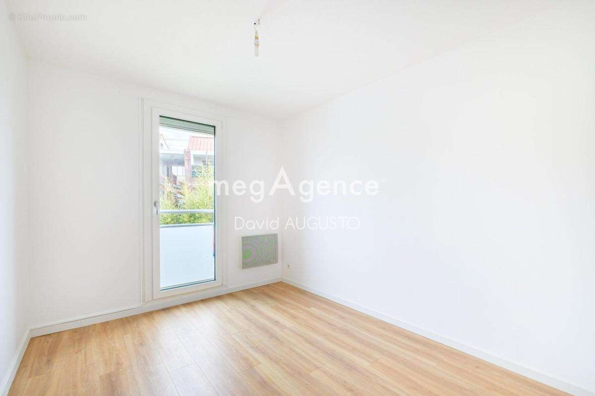 Appartement à LA TOUR-DE-SALVAGNY
