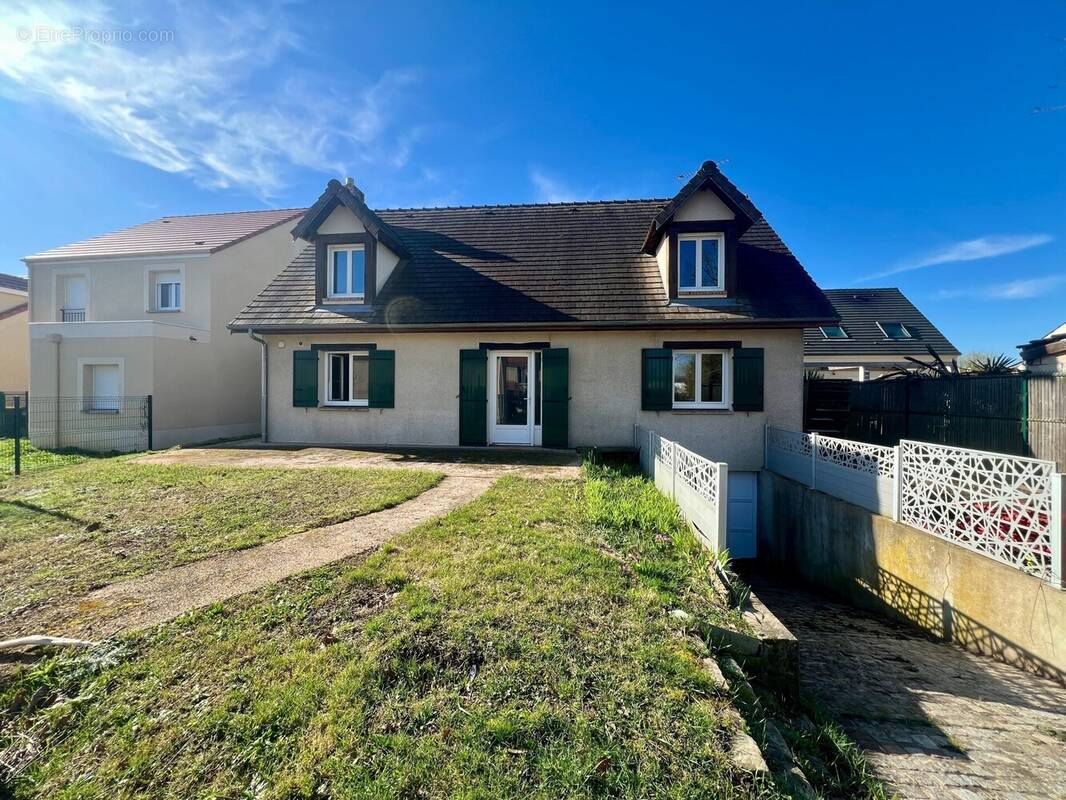 Maison à OLLAINVILLE