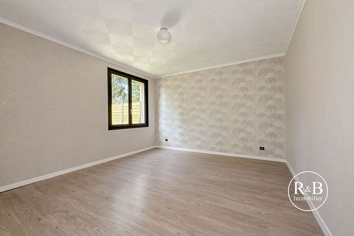 Maison à LES CLAYES-SOUS-BOIS