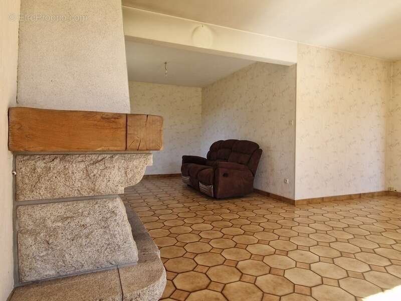 Maison à POMMERIT-LE-VICOMTE