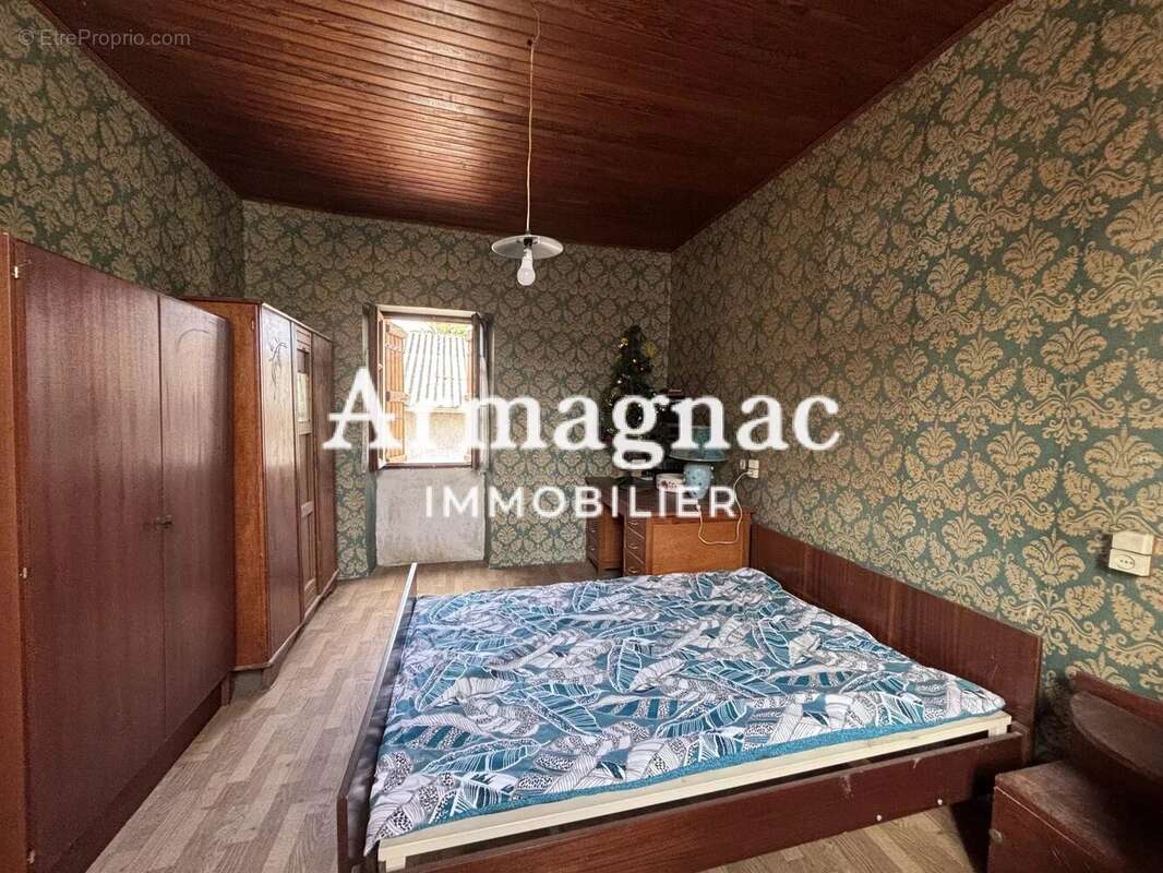 Maison à VIC-FEZENSAC