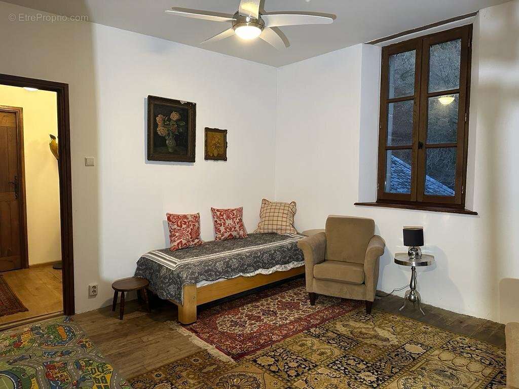 Maison à LA ROCHE-CANILLAC