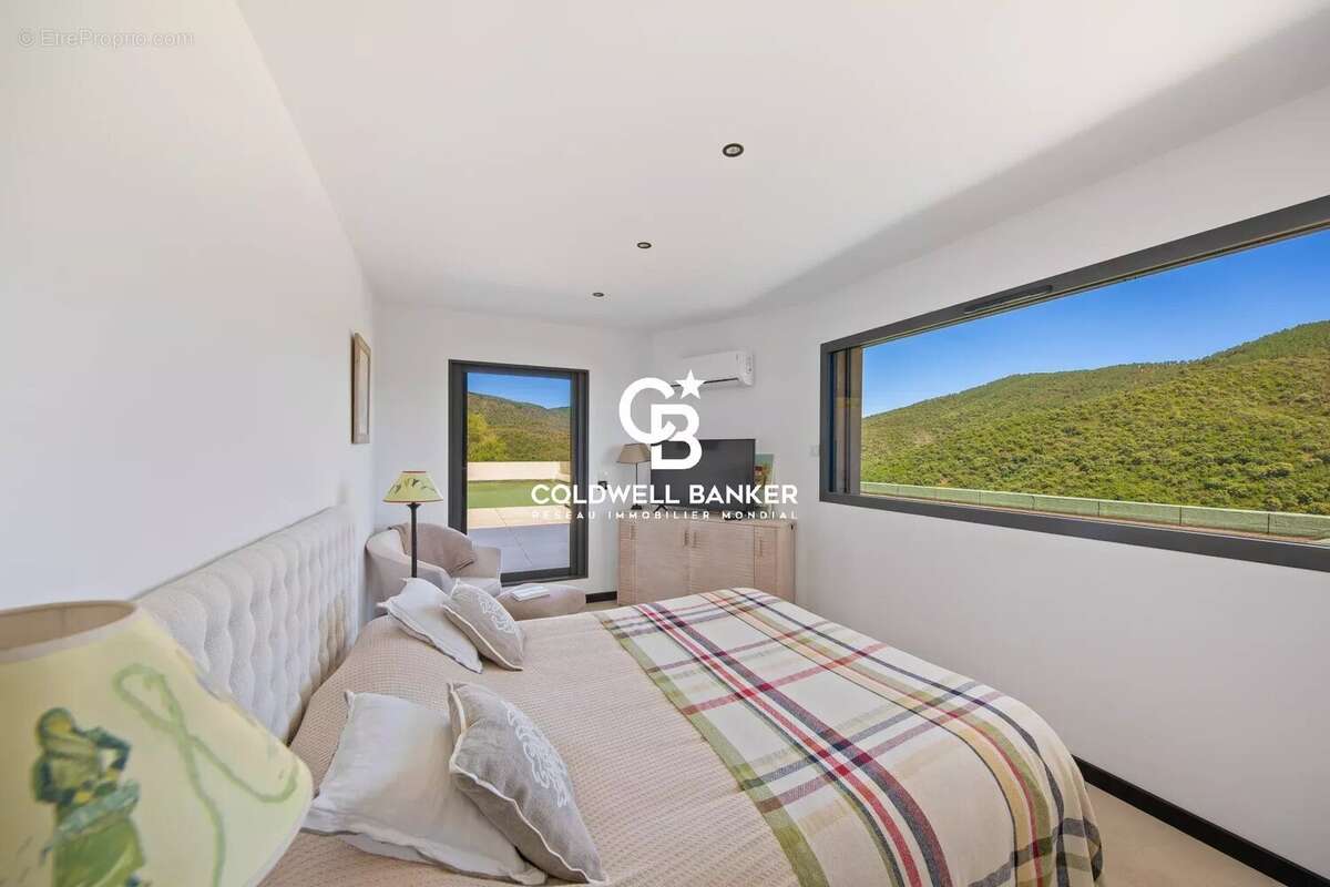 Villa contemporaine vue mer, Golf de Valcros - 83250 La Londe-les-Maures - photo 16