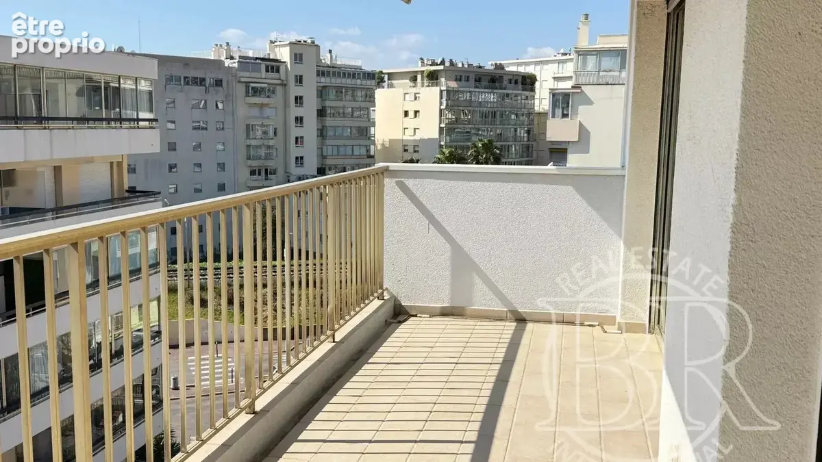 Cannes  a vendre a deux pas de Martinez appartement type 3 avec deux terrasses - photo 10