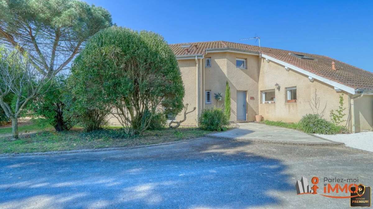 Maison à MONTROND-LES-BAINS