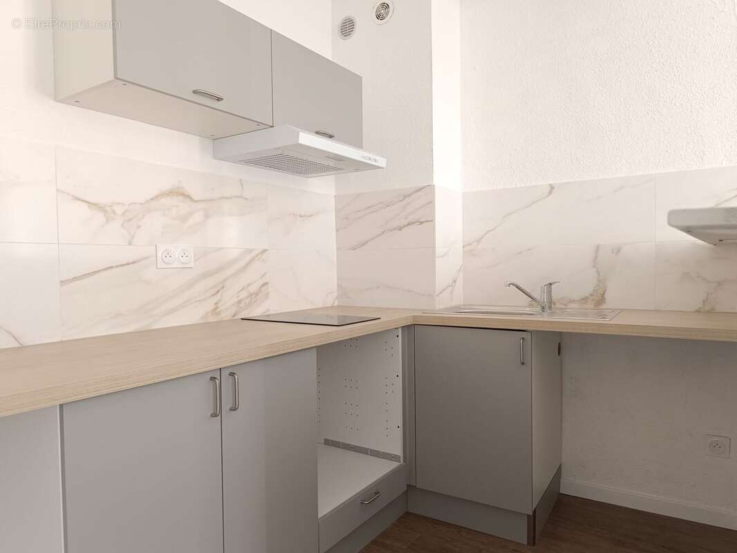 T2 - 2ème étage - Appartement à NARBONNE