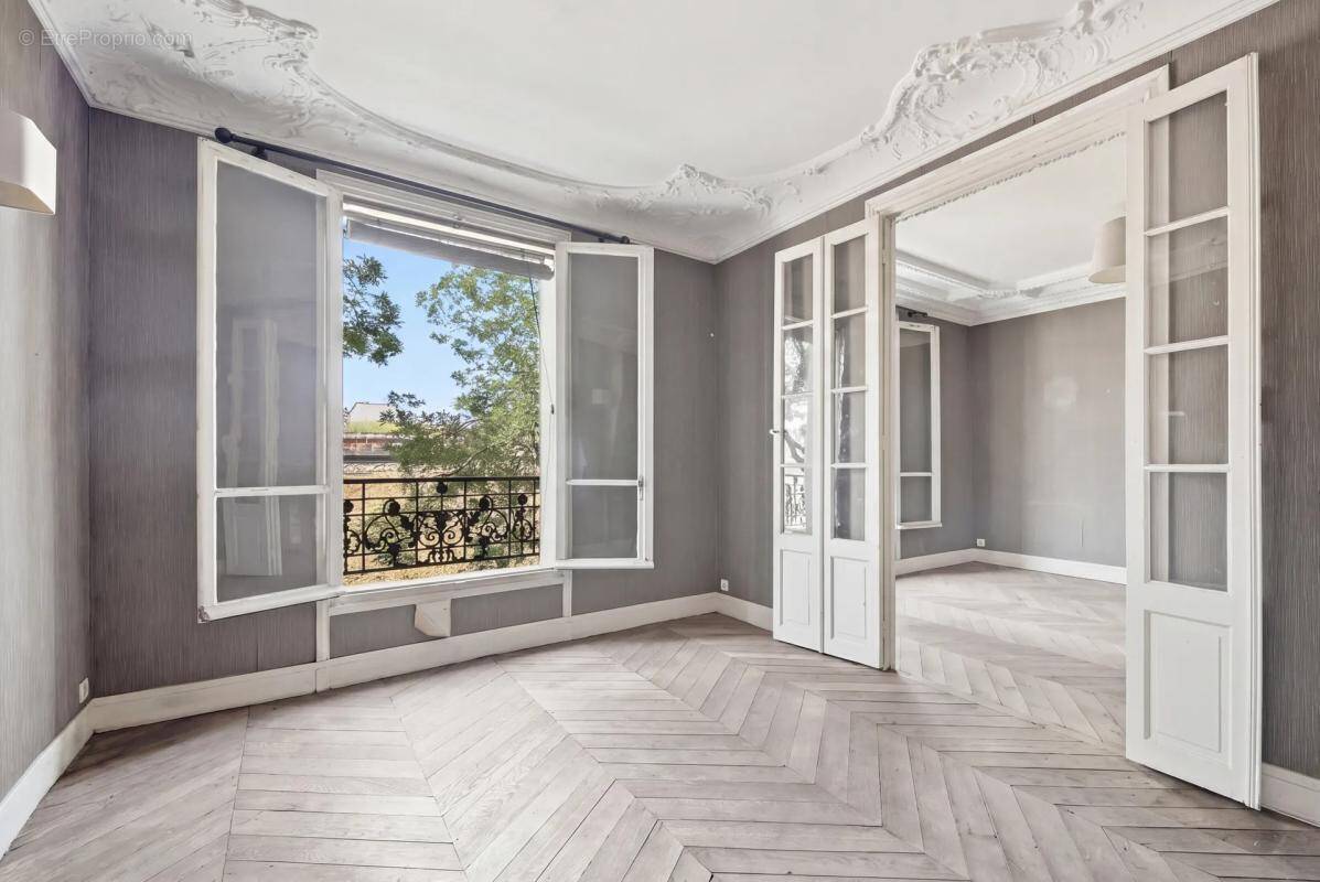 Appartement à PARIS-14E