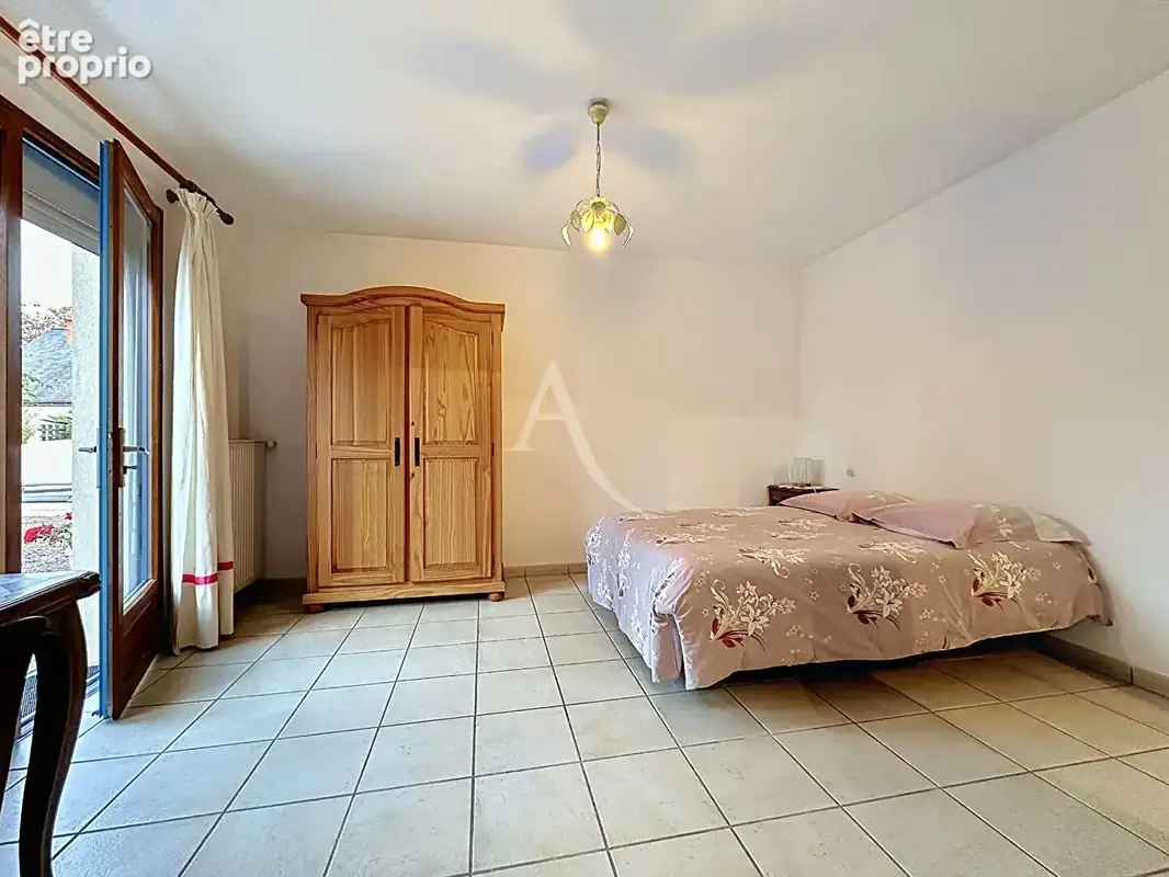 Ensemble immobilier à Longué aux multiples possibilités - photo 11