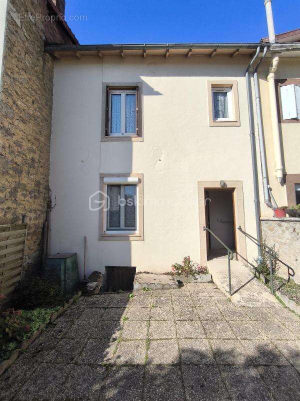 Maison à SAINT-JUNIEN