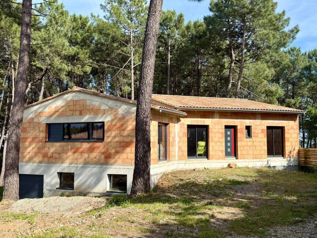 Maison à LABLACHERE