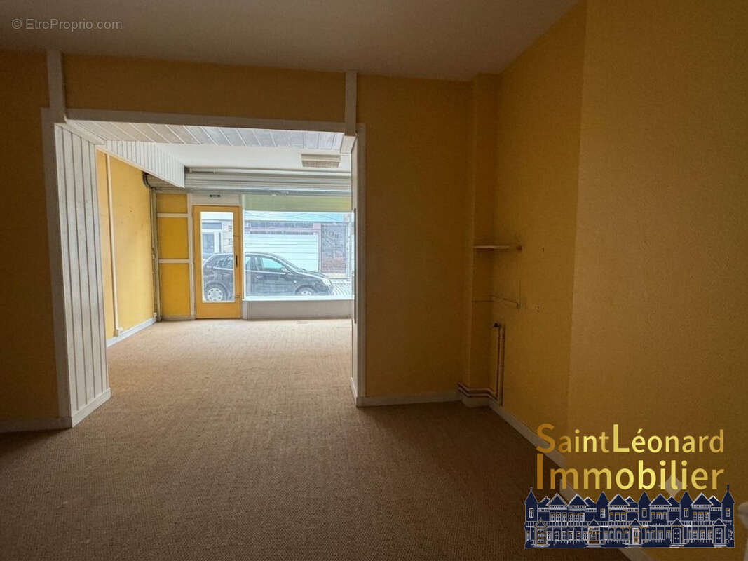 Commerce 52 m² à Fougeres  - photo 4