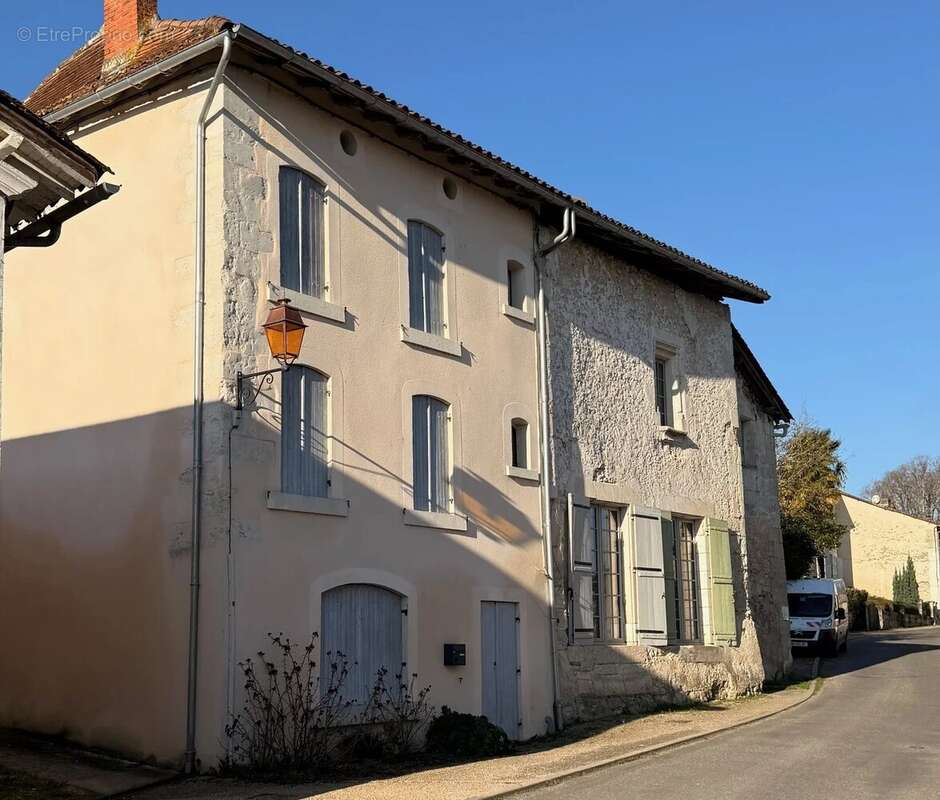 Maison à BONNES