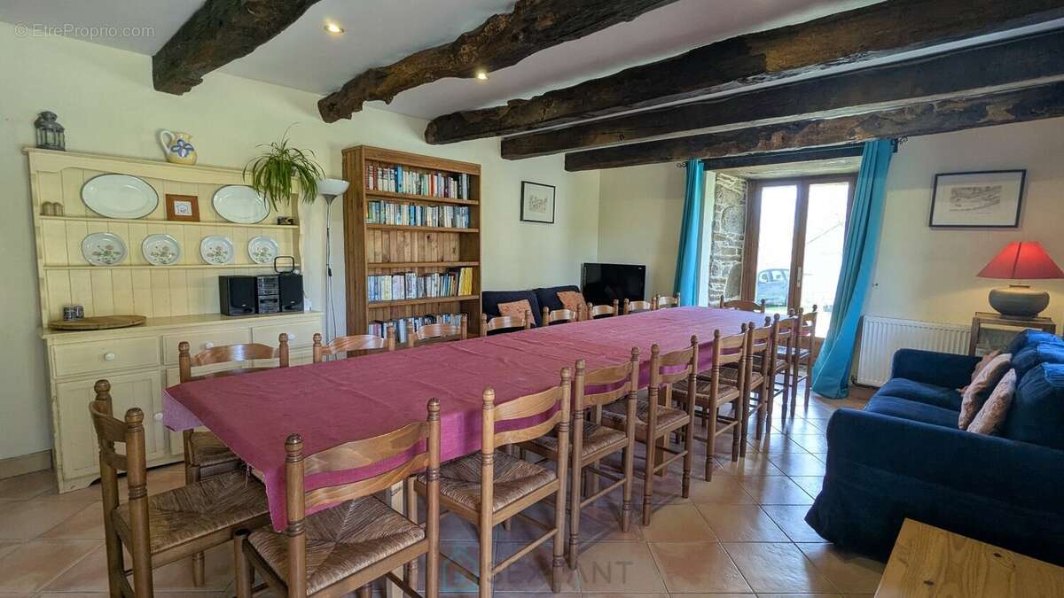Grande maison en pierres de 265 m²  8 chambres  Fort potentiel d'accueil  Idéal gîte ou grande famille - photo 14
