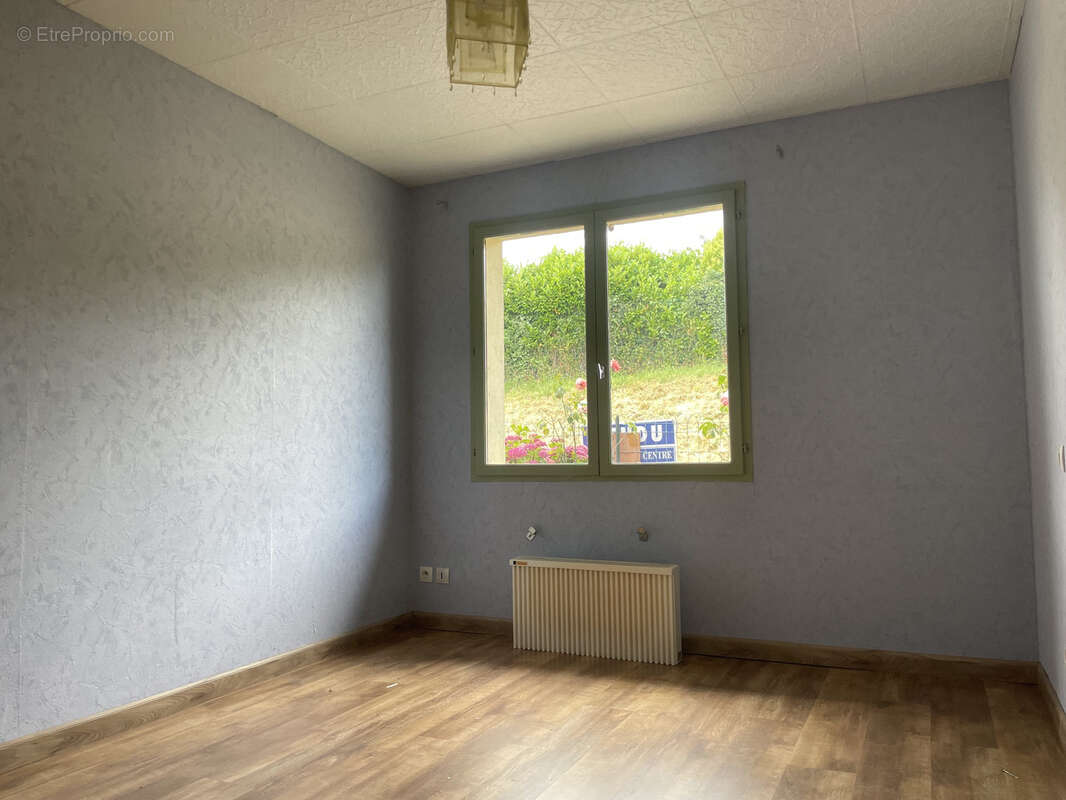 La Réole centre - Maison plain-pied de 92 M2 avec garage et jardin - photo 11