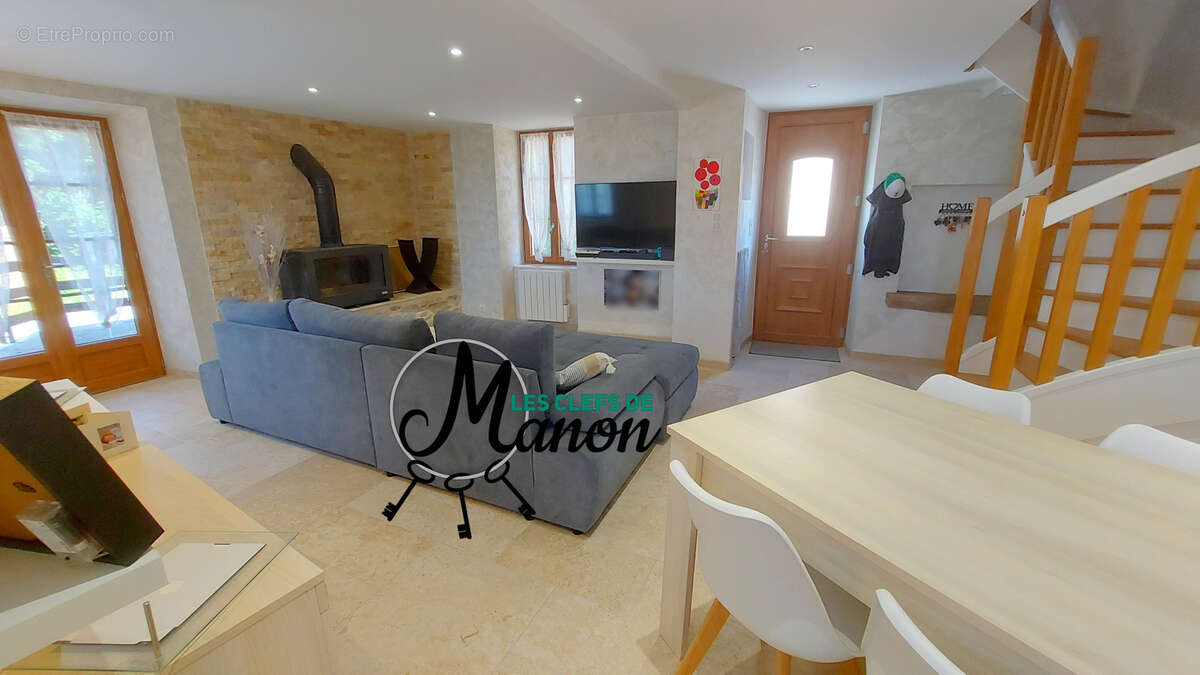 Maison à CHATEAUPONSAC