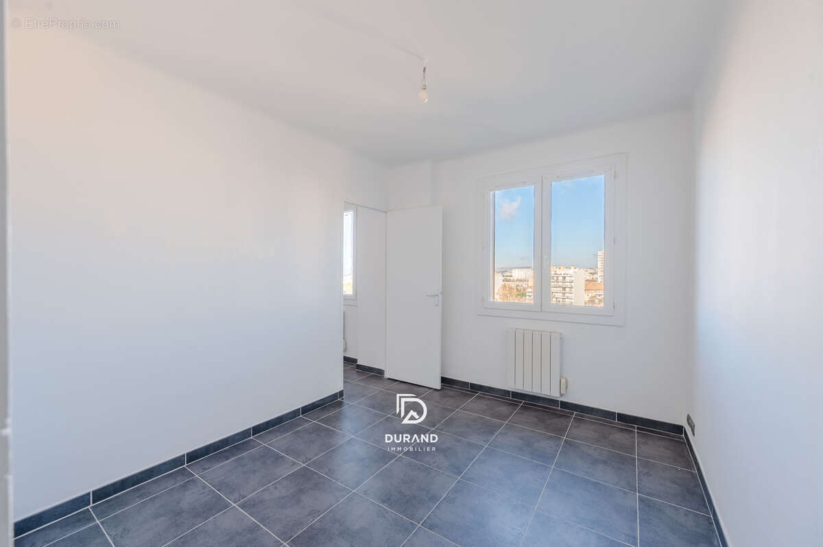 Appartement à MARSEILLE-4E