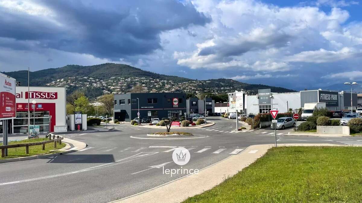 Commerce à MANDELIEU-LA-NAPOULE