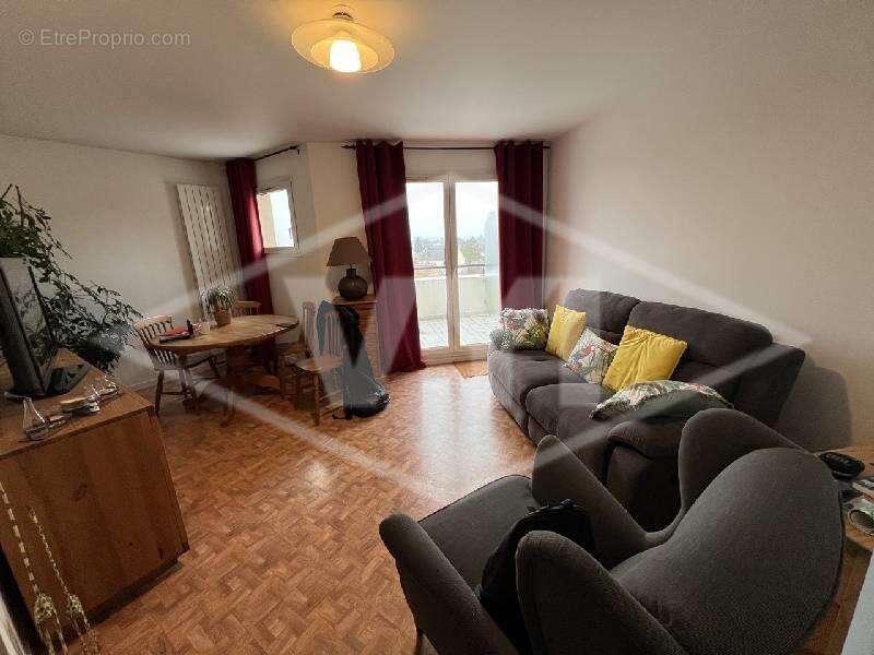 Appartement à MOISSY-CRAMAYEL