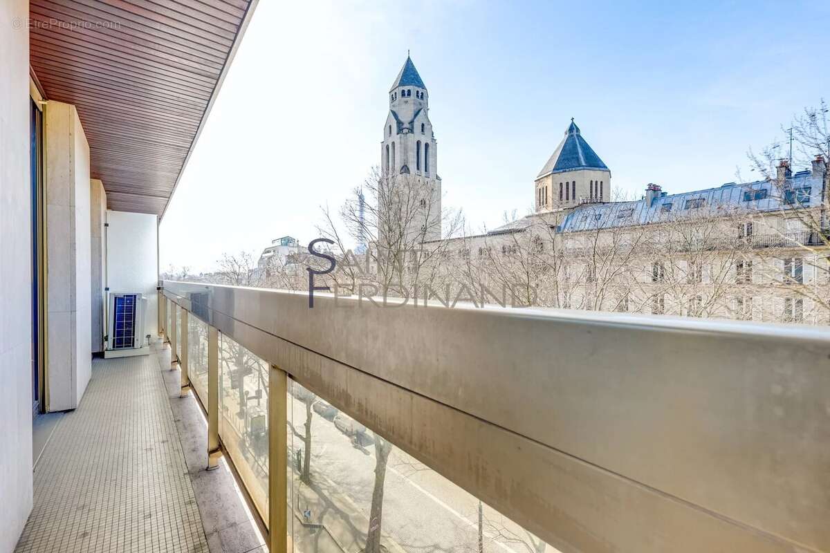 Appartement à PARIS-8E