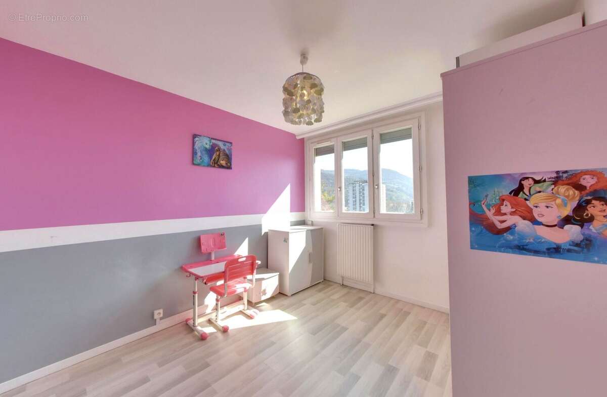 Appartement à SAINT-MARTIN-D'HERES